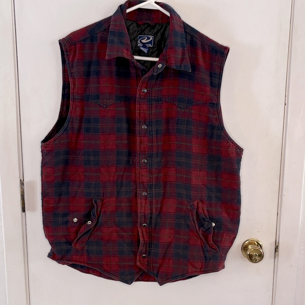 Roper red navy plaid flannel vest with quilted lining and snaps Size XL